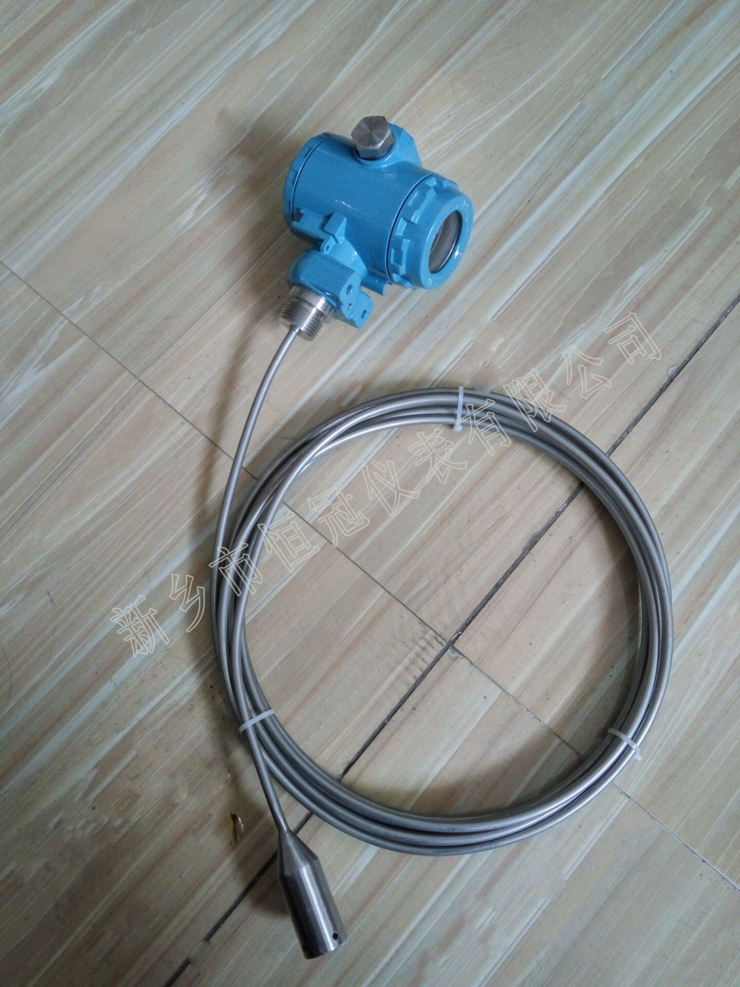 江蘇省訂制的智能油位傳感器（鋼纜型）已發(fā)貨，杜經(jīng)理您保持手機(jī)暢通，以方便接收